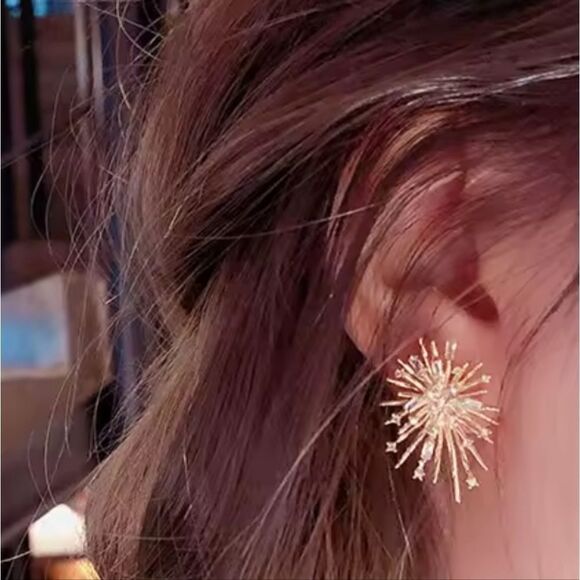 New ZARA Starbrust cz Stud Earrings Firework Star - Picture 9 of 11